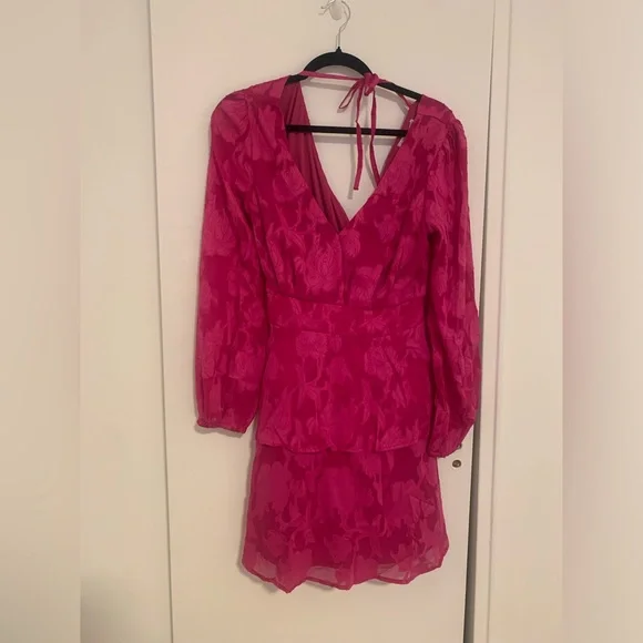 FUSCHIA PINK PEPLUM MINI DRESS FLORAL ACCENTS BRAND NEW - Picture 5 of 9